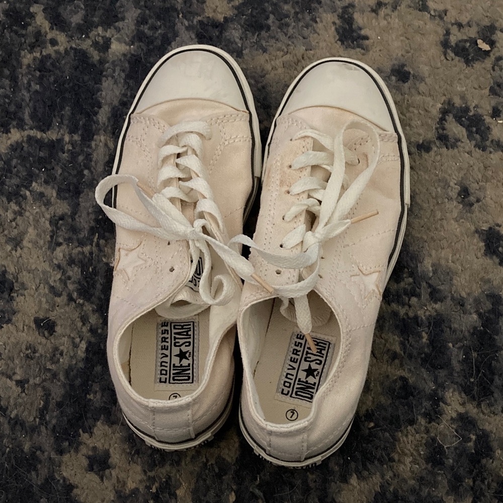 Converse Women's Off-White Sneakers